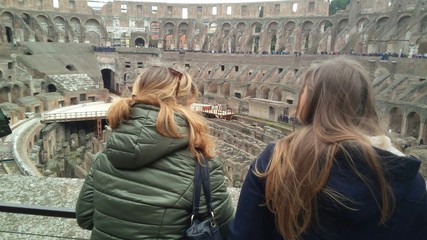 turiste al colosseo roma - obrazy, fototapety, plakaty