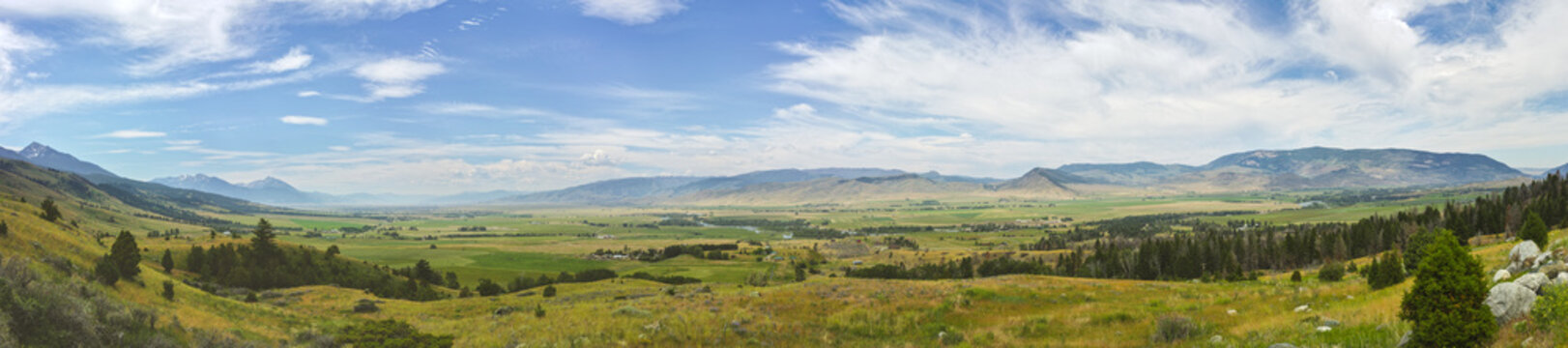 Montana's Paradise Valley in Panorama