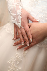 bride holding hands on hip