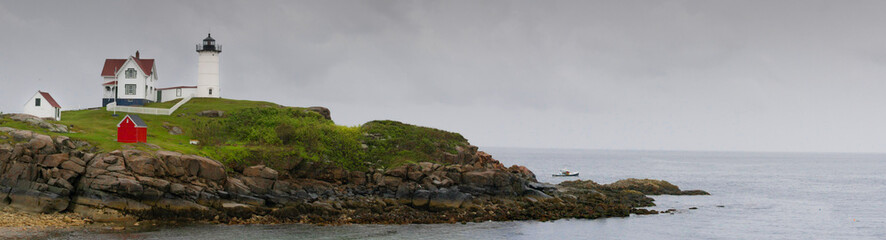 Fototapeta na wymiar Light House overlooking the Ocean