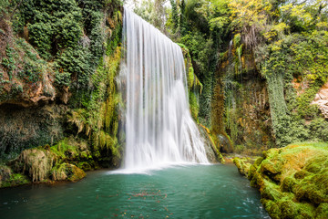 Fototapeta premium Wodospad w Monasterio de Piedra, Saragossa (Hiszpania)