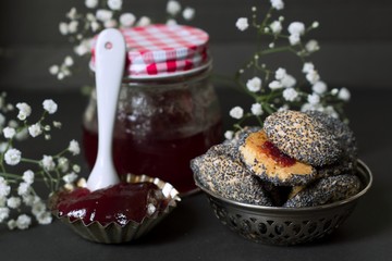 Cookies with poppy seeds and jam