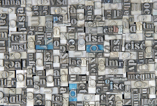 fond compos&eacute; de lettres / caracteres d'imprimerie en plomb