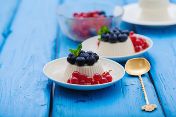 Vanilla panna cotta with fresh berries