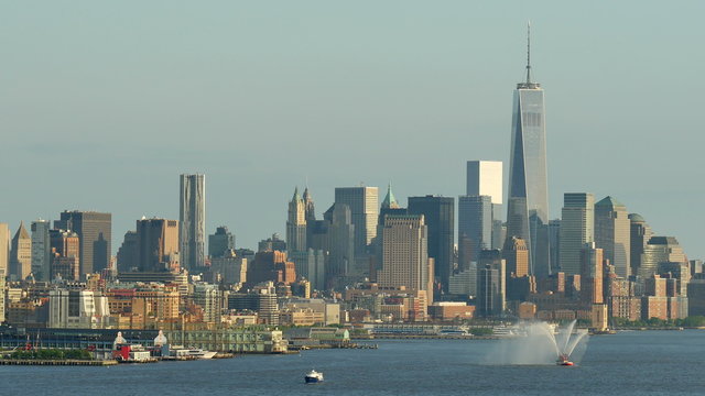 4K FDNY Fireboat 343 and Freedom Tower 1