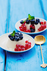 Vanilla panna cotta with fresh berries