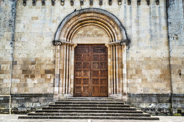 Fototapeta na wymiar Santa Maria cathedral front door