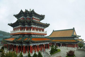 Obraz premium Buddhist temple in Tianmen mountain national park