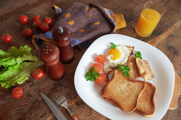 Breakfast with scrambled eggs.