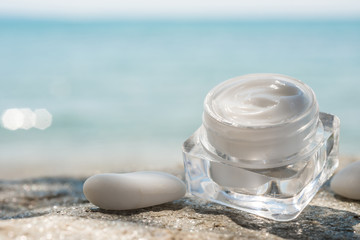 Fototapeta na wymiar Natural facial cream and sea as background 
