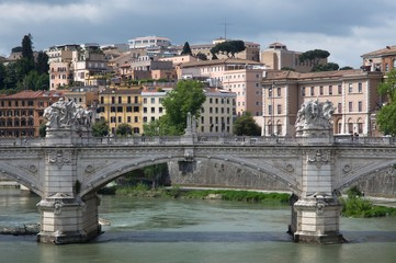 Obraz premium River Tiber and Ponte Vittorio Emanuele II in Rome, Italy