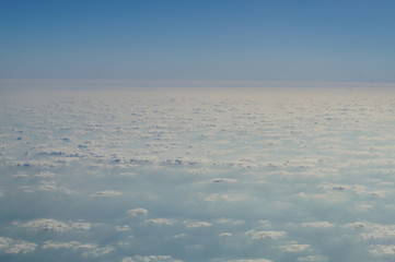 über den wolken fliegen