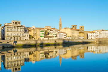 Fototapeta na wymiar Florence - palaces on the bank of the river Arno, with water re