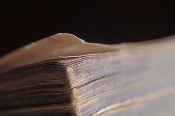altes Buch und alte Seiten