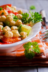Salad with chickpeas and vegetables