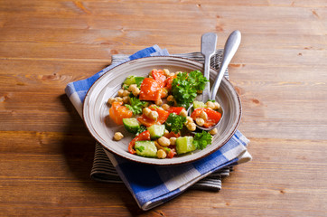 Salad with chickpeas and vegetables