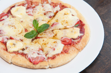 Strawberry pizza