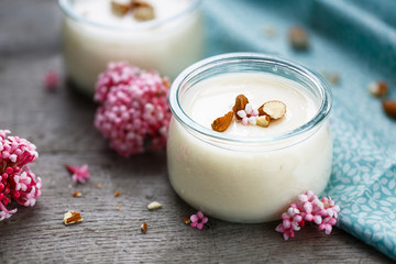 Petits pots de yaourt au lait d'amande