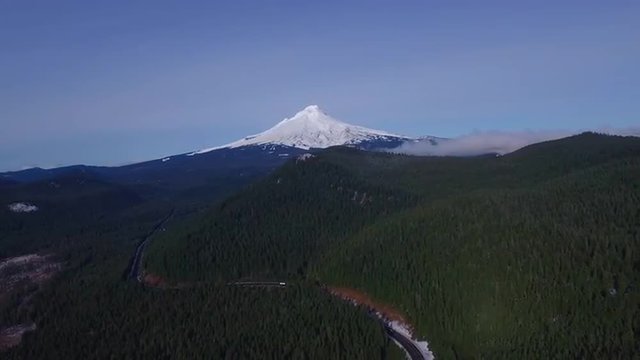 Aerial Oregon Mt Hood
Aerial Video Of Mt Hood In Oregon During The Winter.