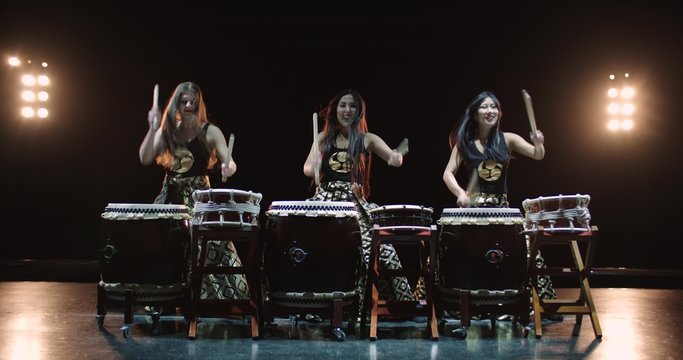 4K, very epic performance of Japanese Taiko drummers on stage, various rhythm and movement, slow motion