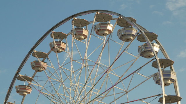 4K Ferris Wheel Spinning 1