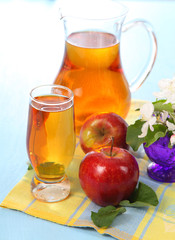 Apple juice and fresh red apples