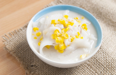 Obraz na płótnie Canvas Thai dessert ,sweet corns in coconut milk prepare for serving after lunch.