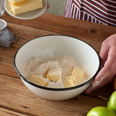 Male hands ready to cook the dough