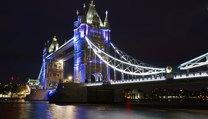 Obraz premium London's Tower Bridge illuminating the night. 