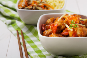 Fried chicken pieces in batter with sweet and sour sauce