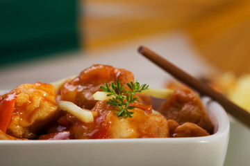 Fried chicken pieces in batter with sweet and sour sauce