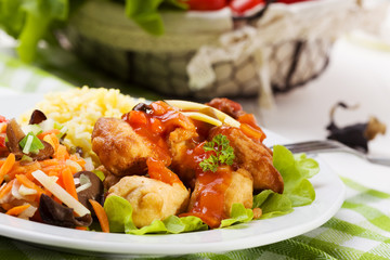 Fried chicken pieces in batter with sweet and sour sauce