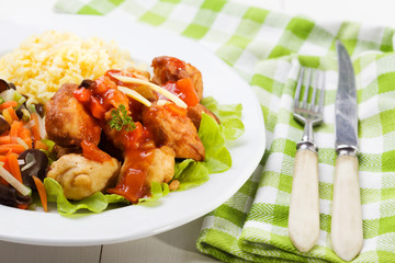 Fried chicken pieces in batter with sweet and sour sauce