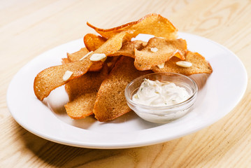 bread chips with garlic