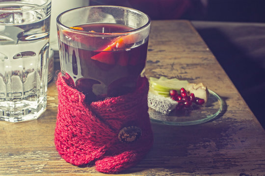Hot tea and fruits