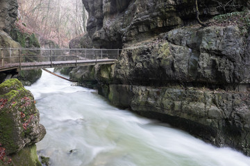 Flussmit Br&uuml;cke Langzeitbelichtung