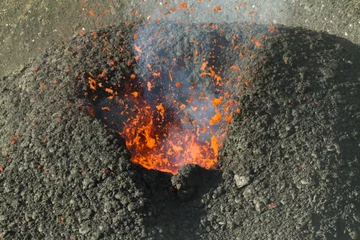 Crédence de cuisine en verre imprimé Volcan Volcanic lava hot