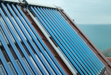 Vacuum solar water heating system