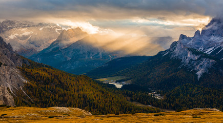 Obraz premium View from the Three Peaks into the Valley of Misurina, Dolomites