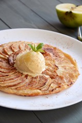 Apple tart