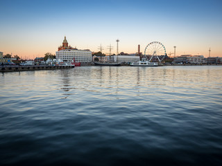 Port d'Helsinki au crépuscule en octobre