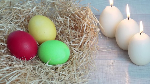 Osternest im Kerzenschein