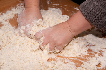 Plätzchenteig kneten