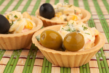 Tartlets with salad and olives