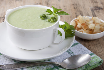 Cream of broccoli with croutons and parsley