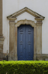 синие двери