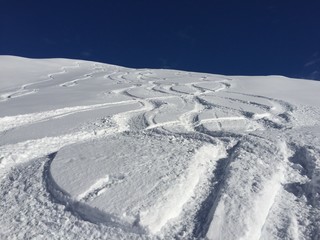 Ski hors-piste dans les Alpes