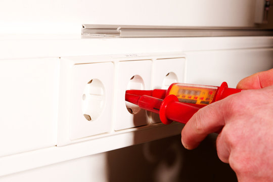 elektro Steckdosen messen, pr&uuml;fen,