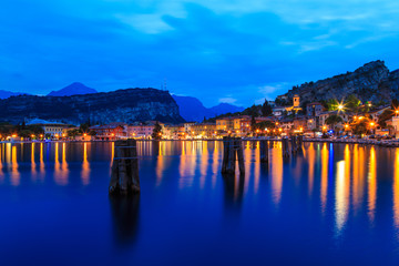 Torbole bei Nacht