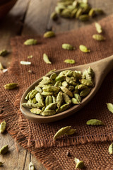 Raw Organic Cardamom Pods
